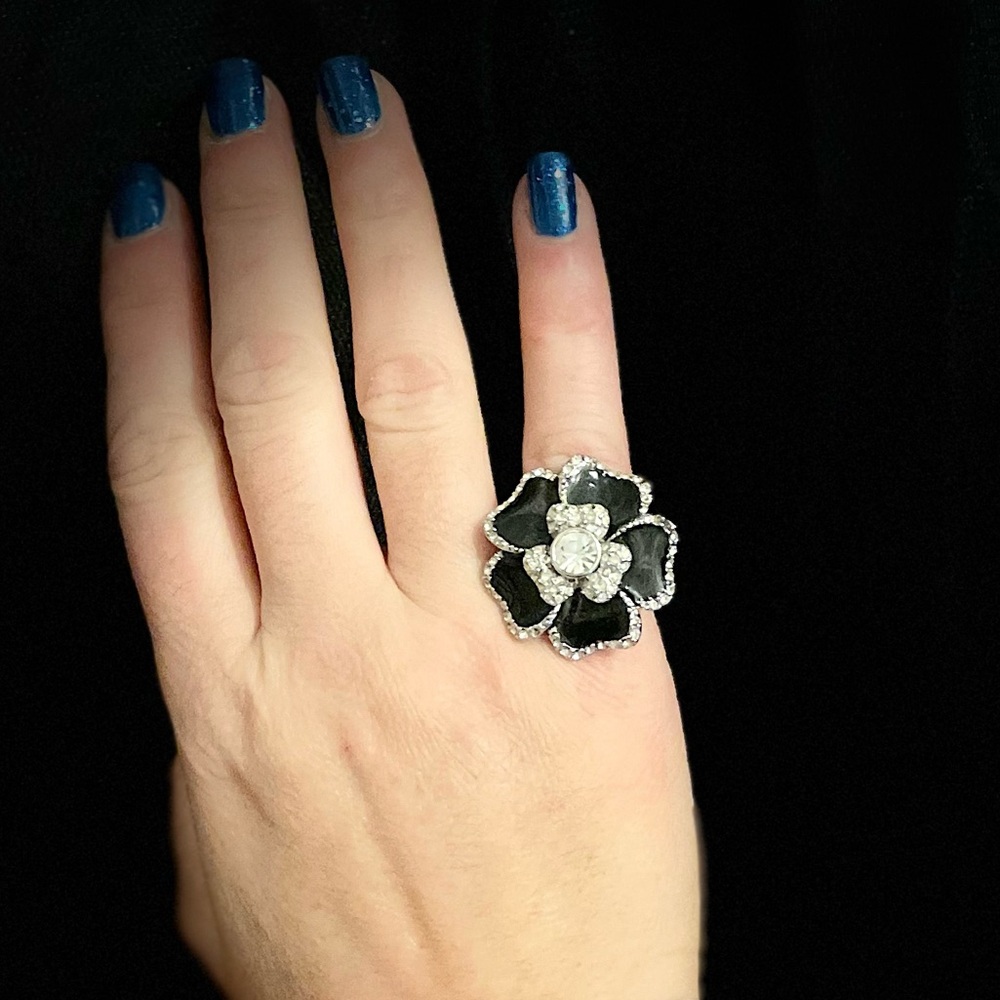 Lia Sophia Elegant Black and Silver Floral Ring - Picture 7 of 7